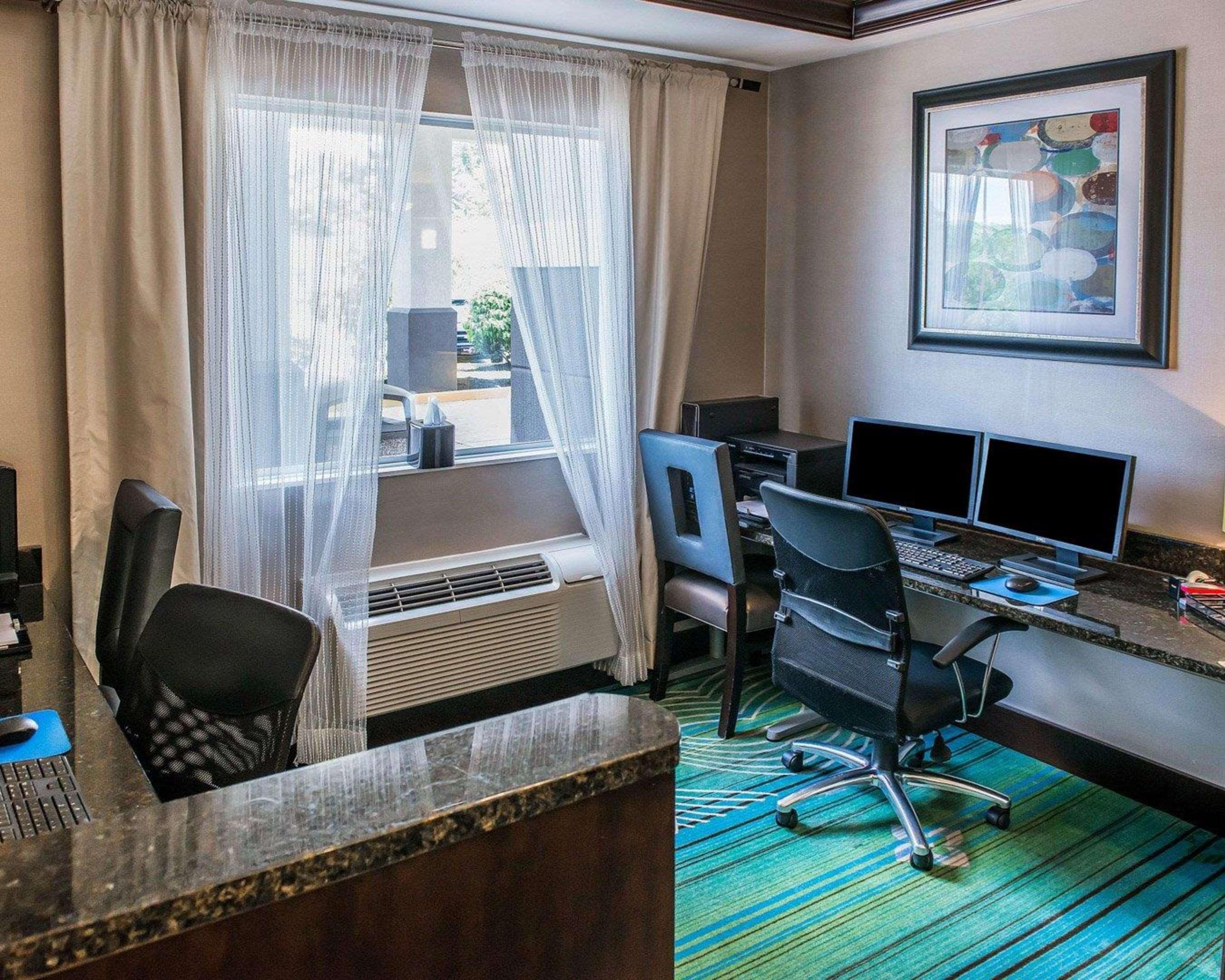 Comfort Inn & Suites Бътлър Екстериор снимка